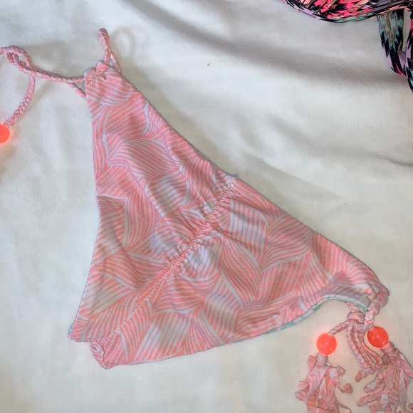 Victoria’s Secret reversible bikini bottoms - Picture 6 of 7